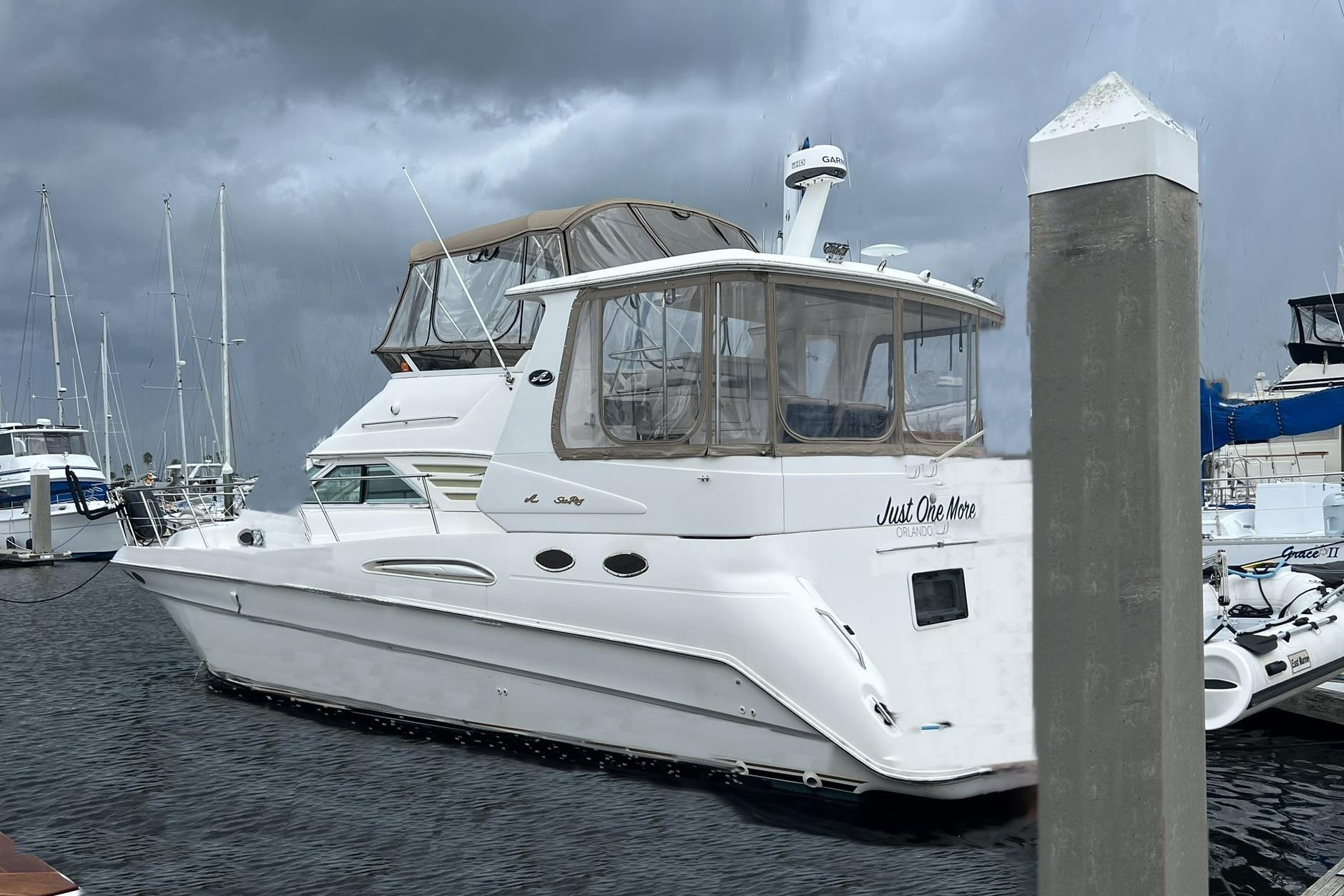1998 Sea Ray 420 Aft Cabin