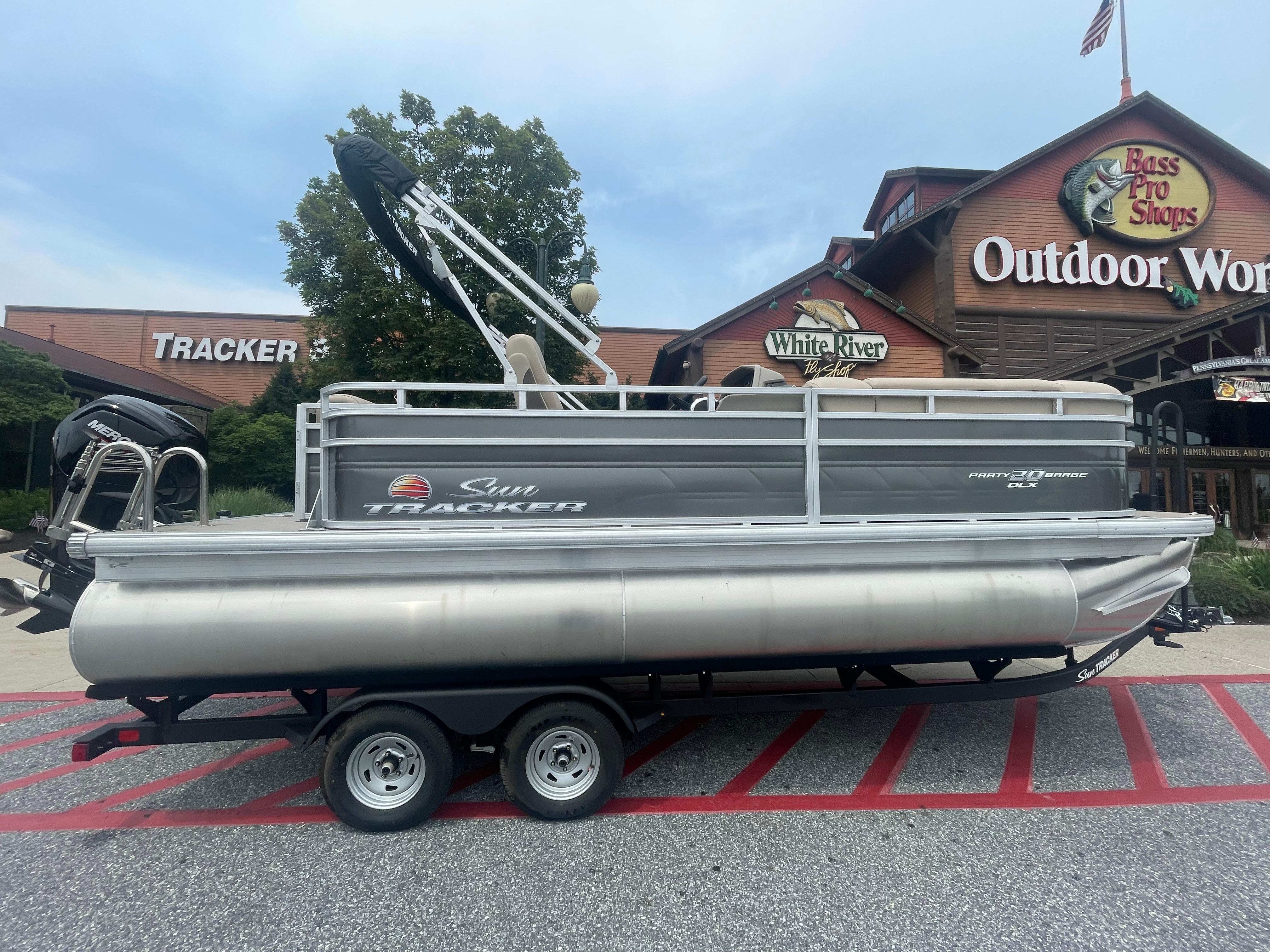 2025 Sun Tracker Party Barge 20 DLX