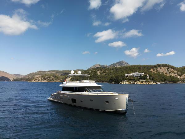 Azimut Magellano 76 Exterior Azimut Magellano 76 2014 MY KATANA