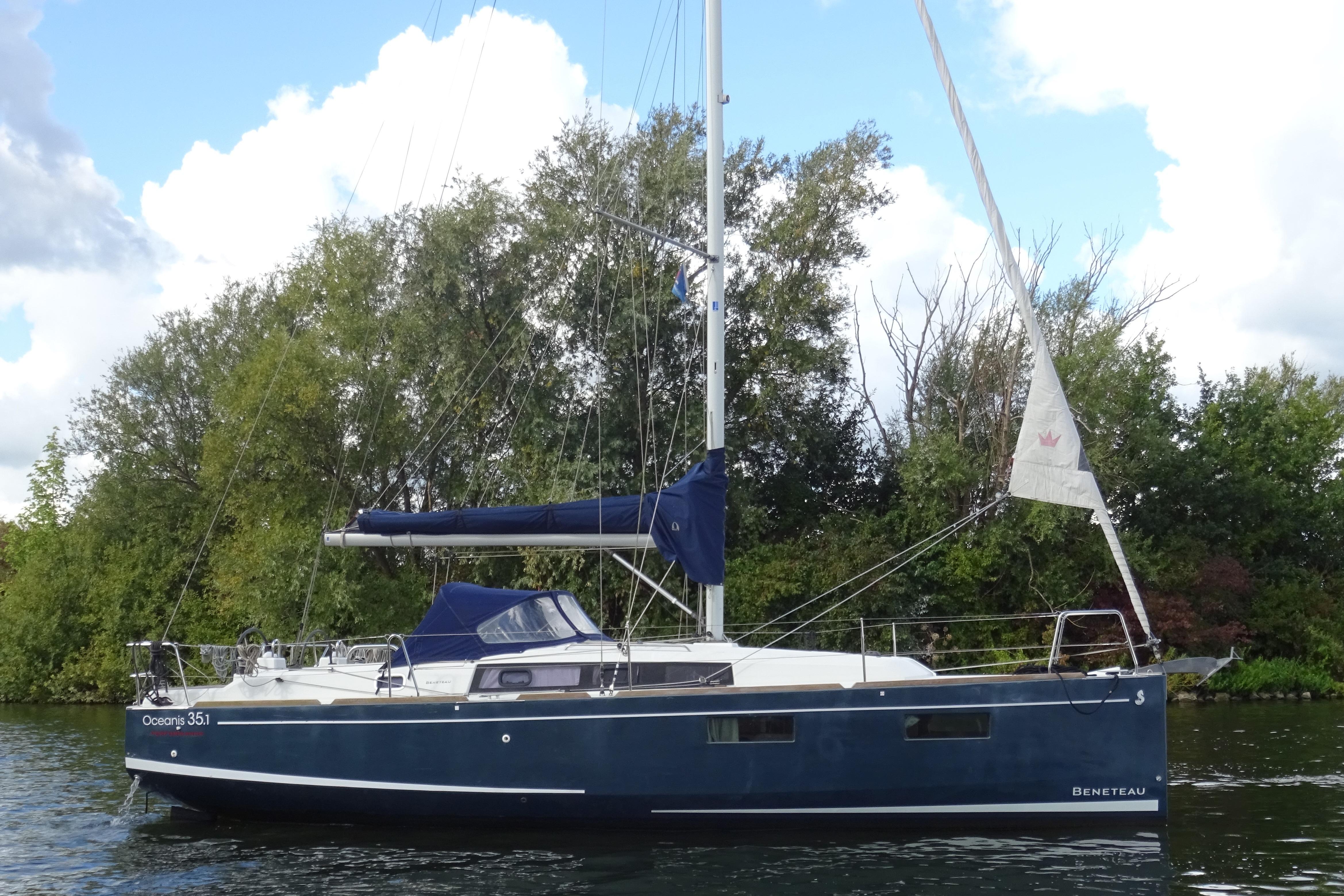 2018 Beneteau Oceanis 35.1 Performance