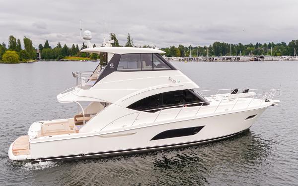 2017 Riviera 57 EB
