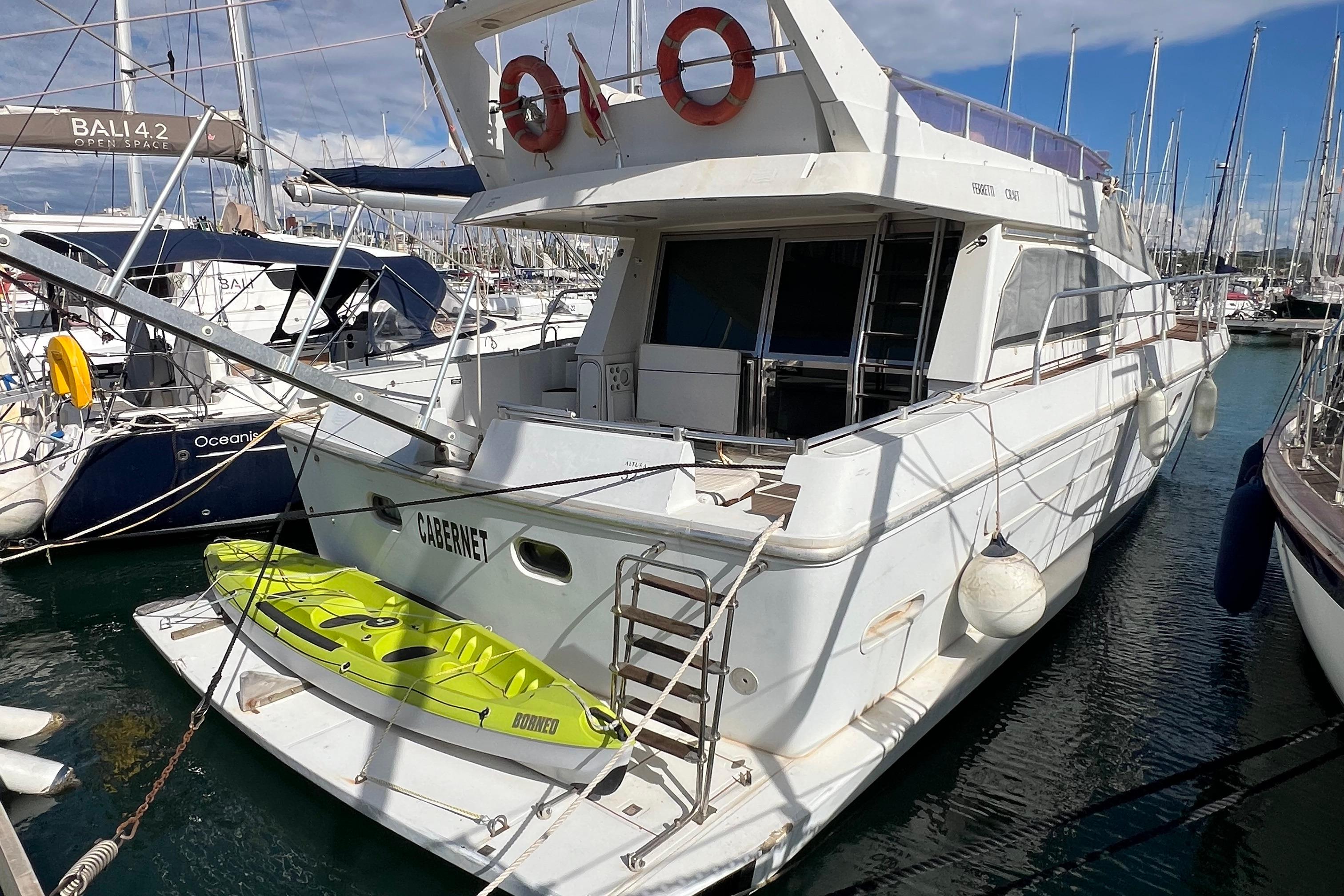 1989 Ferretti Yachts Altura 52