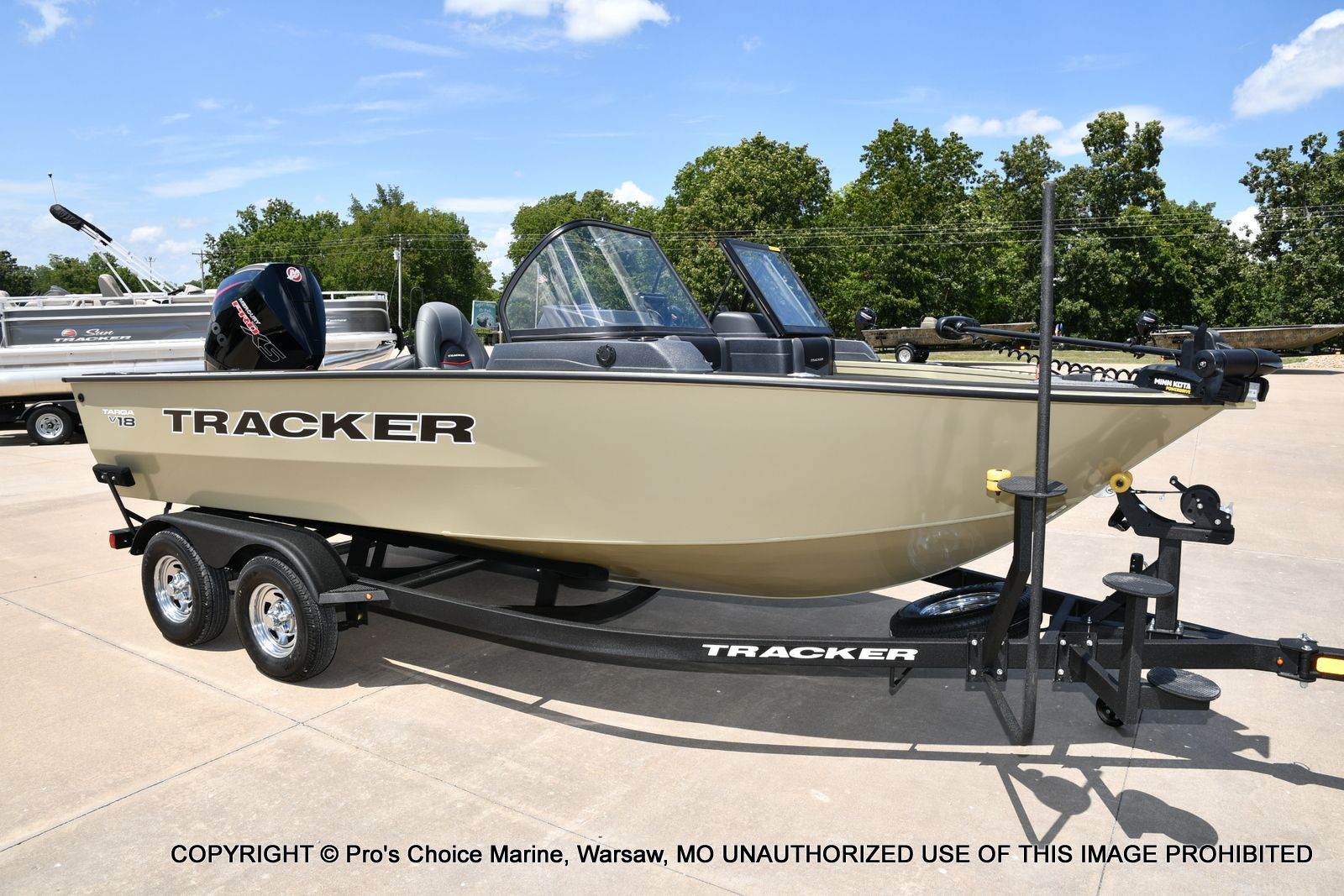 Tracker TARGA V-18 WT w/200HP Pro-XS