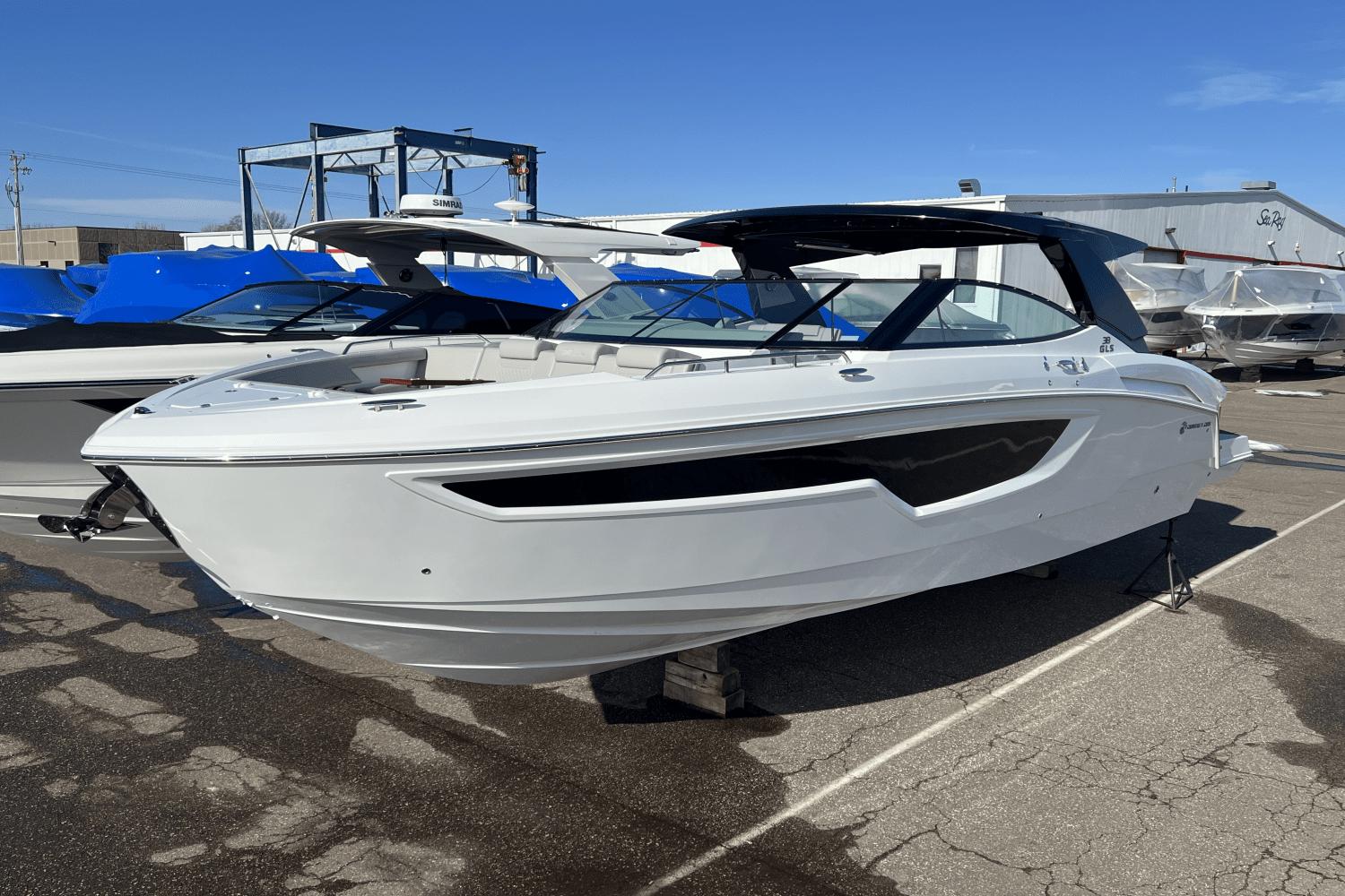 2025 Cruisers Yachts 38 GLS