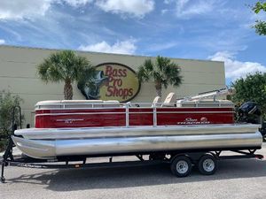 Sun Tracker Party Barge 24 DLX 2024 Sun Tracker Party Barge 24 DLX pontoon boat at Bass Pro Shops.