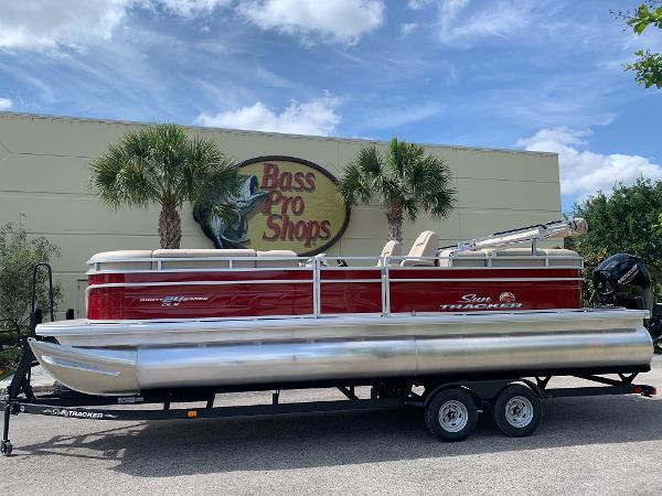 Sun Tracker Party Barge 24 DLX 2024 Sun Tracker Party Barge 24 DLX pontoon boat at Bass Pro Shops.