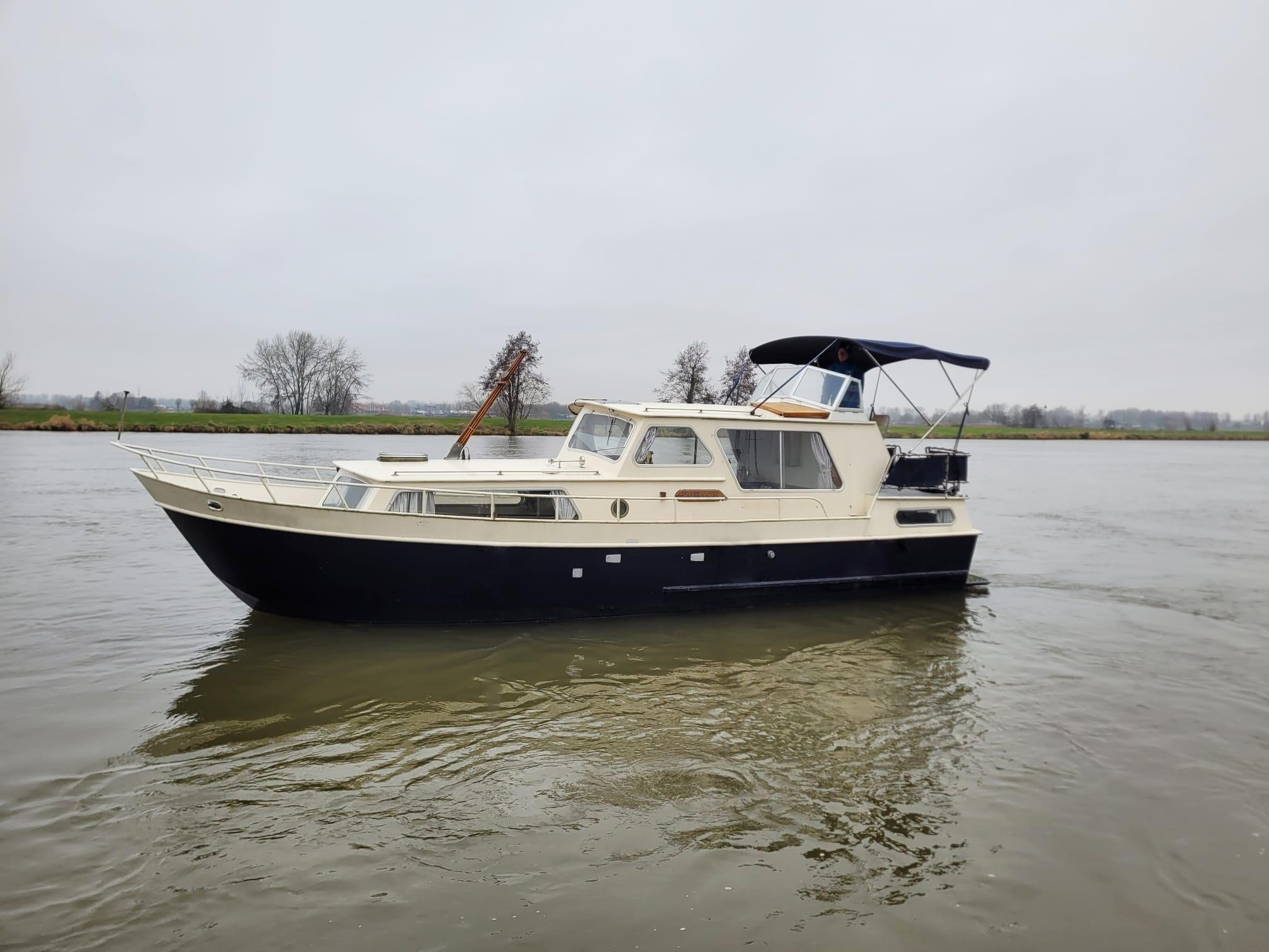 1984 Crowncruiser 1000 GSAK
