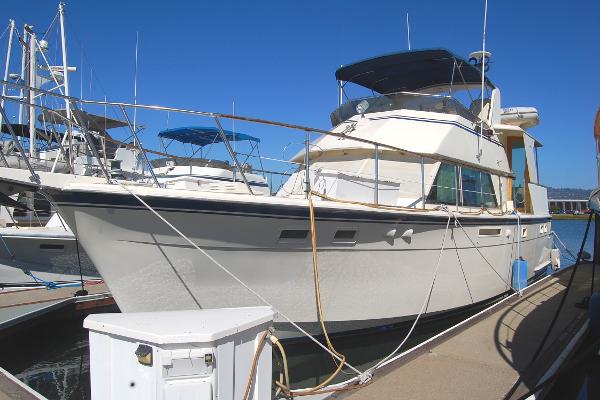Hatteras 48 Cockpit MY