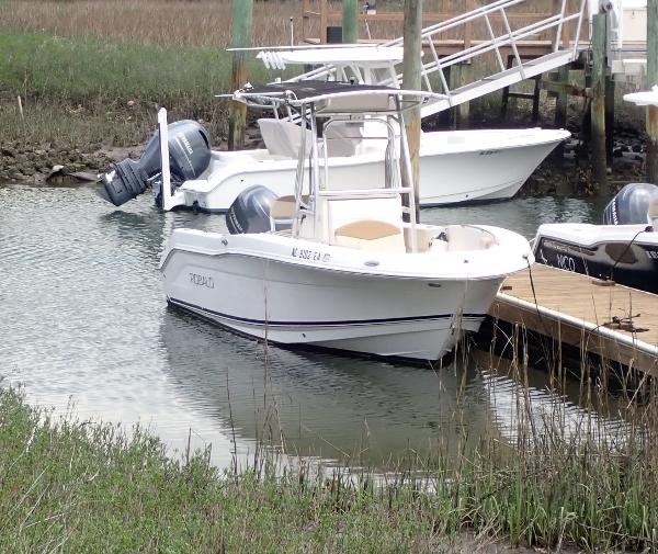 Robalo R200 Center Console 2014 Robalo R200 Center Console boat docked in a marina.