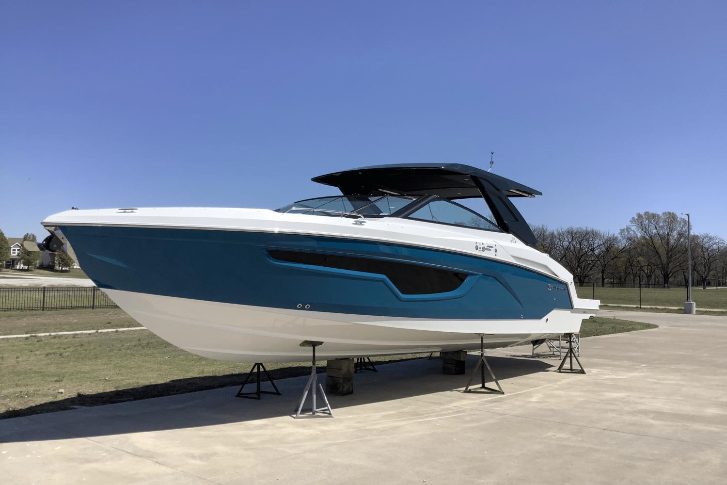 2025 Cruisers Yachts 34 GLS