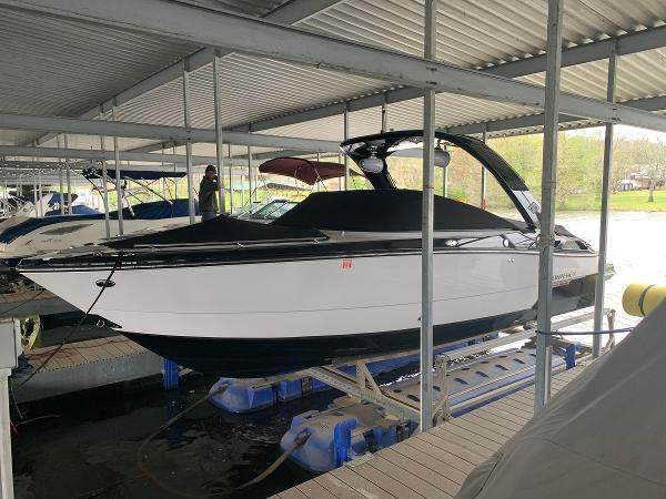 Monterey 278 Super Sport 2019 Monterey 278 Super Sport boat docked under a covered marina.