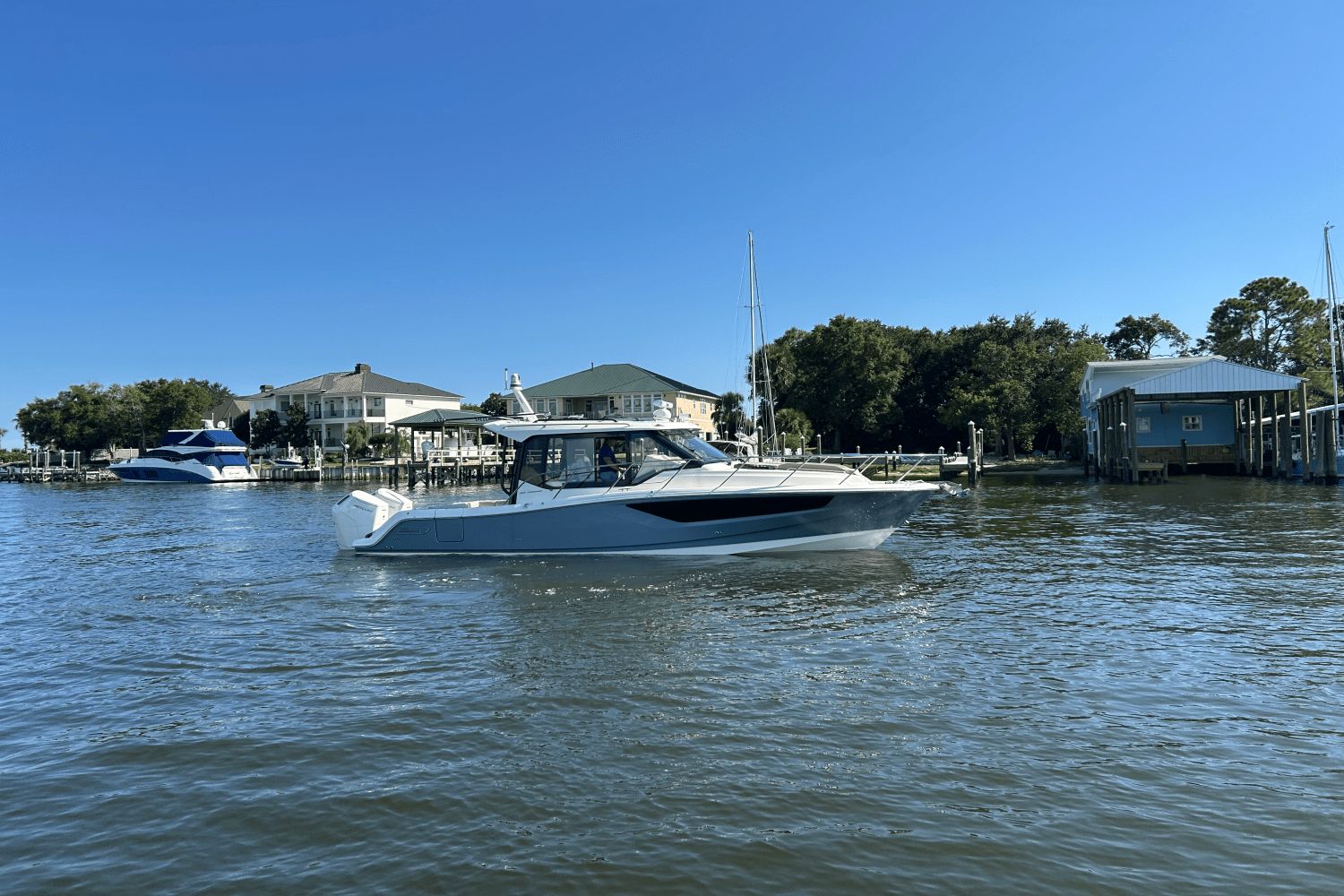 2025 Boston Whaler 365 Conquest