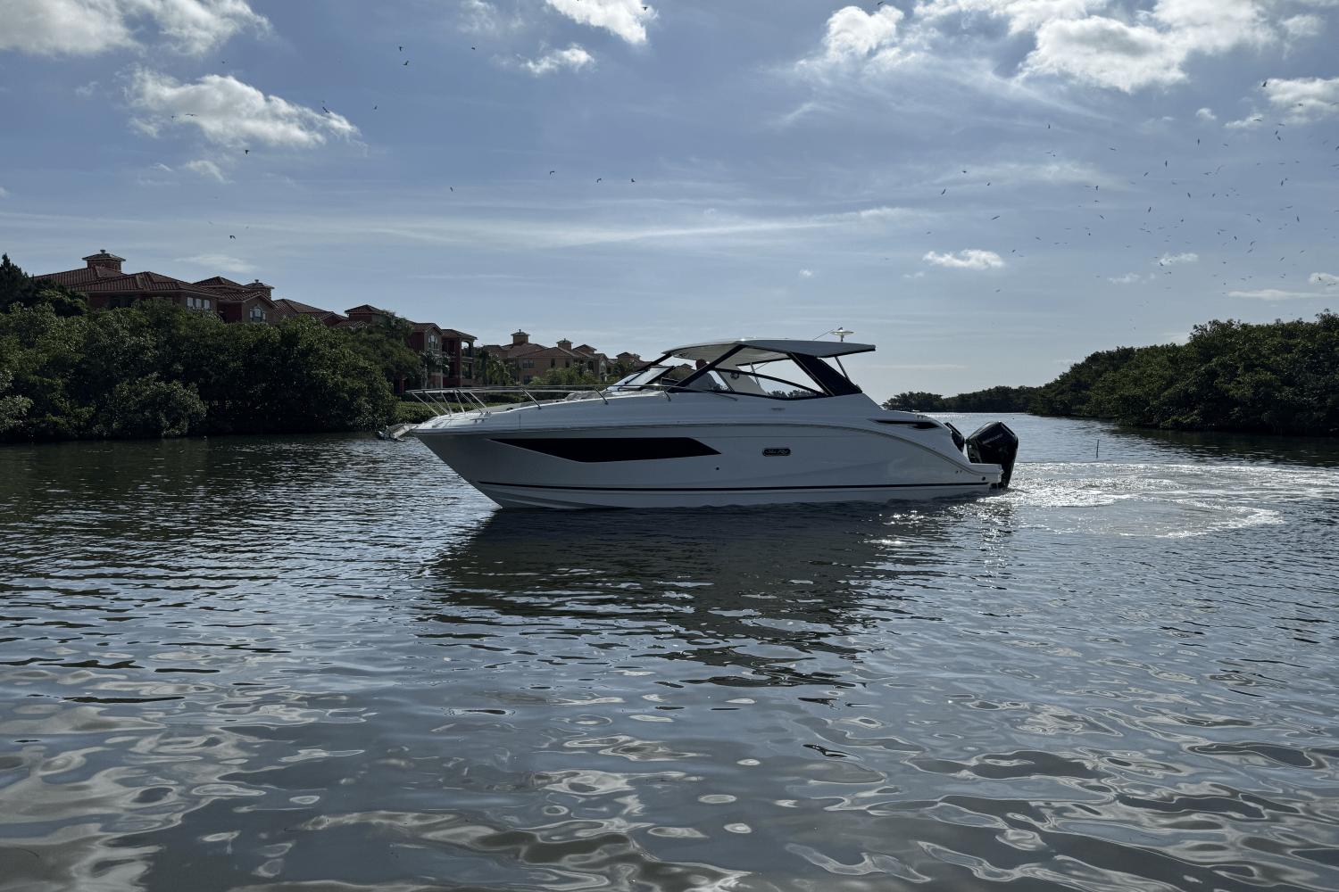 2025 Sea Ray Sundancer 320 Outboard