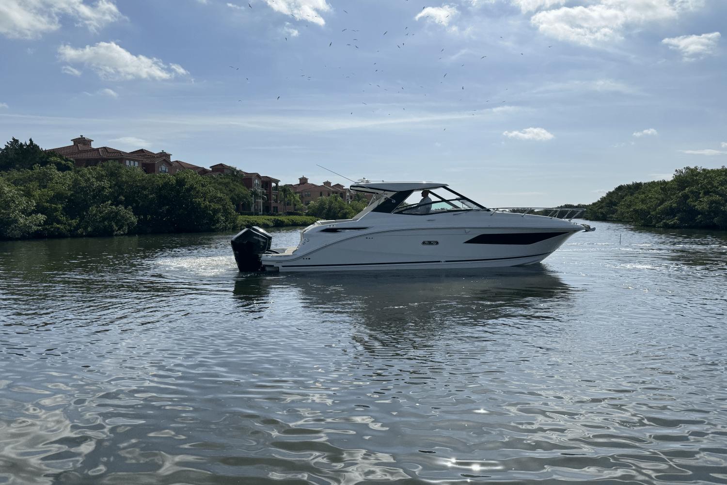 2025 Sea Ray Sundancer 320 Outboard