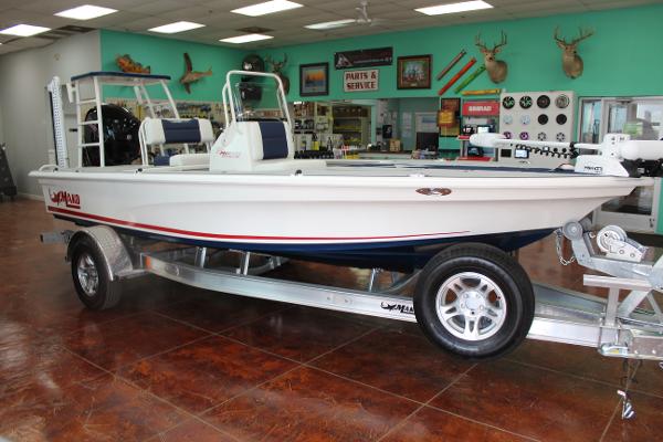 2025 Mako 18 Pro Skiff Patriot Edition