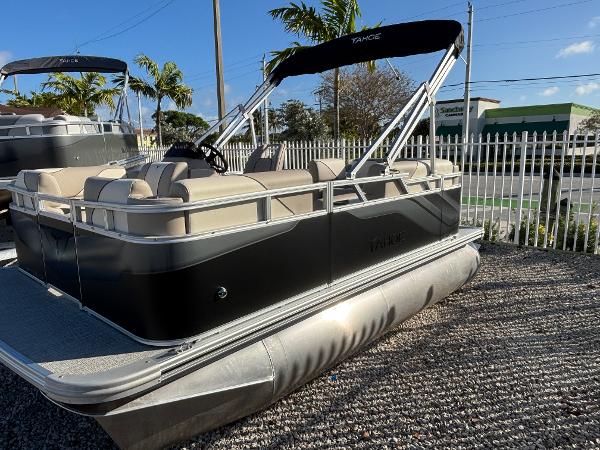 2025 Tahoe Pontoon 15 sport