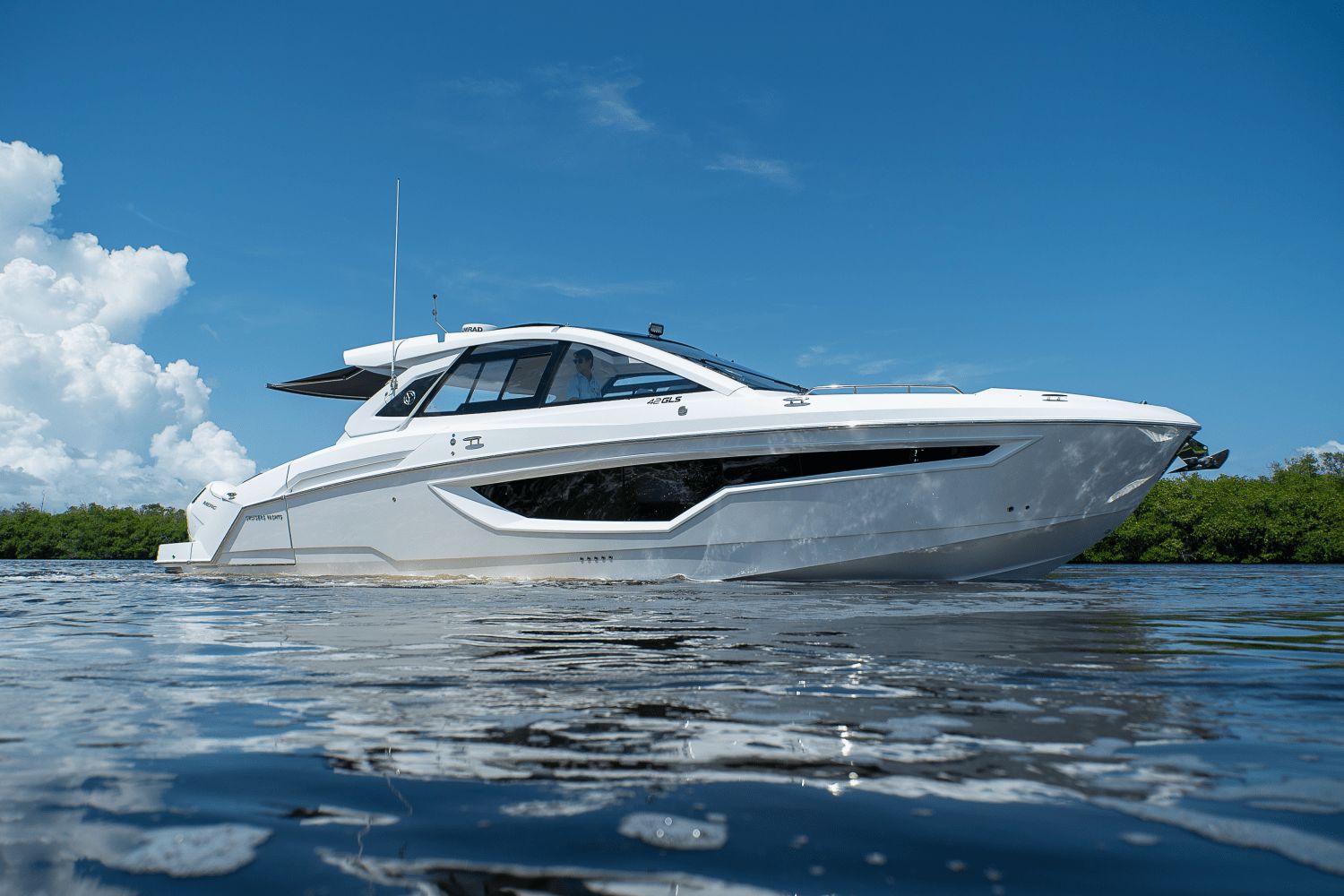 Cruisers Yachts 42 GLS Outboard