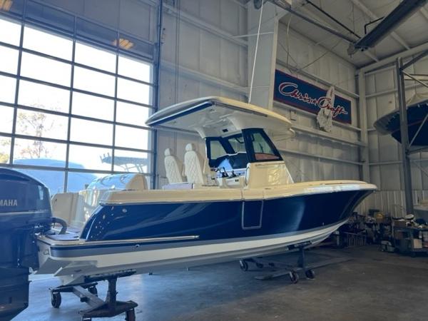 Chris-Craft Catalina 30 2020 Chris-Craft Catalina 30 boat in a showroom, side view.