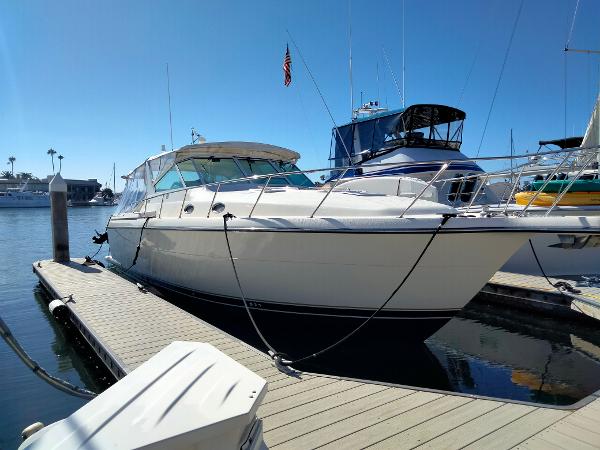 Tiara Yachts 40' Tiara Express 1997 Tiara Yachts 40' Tiara Express docked at marina under clear blue sky.