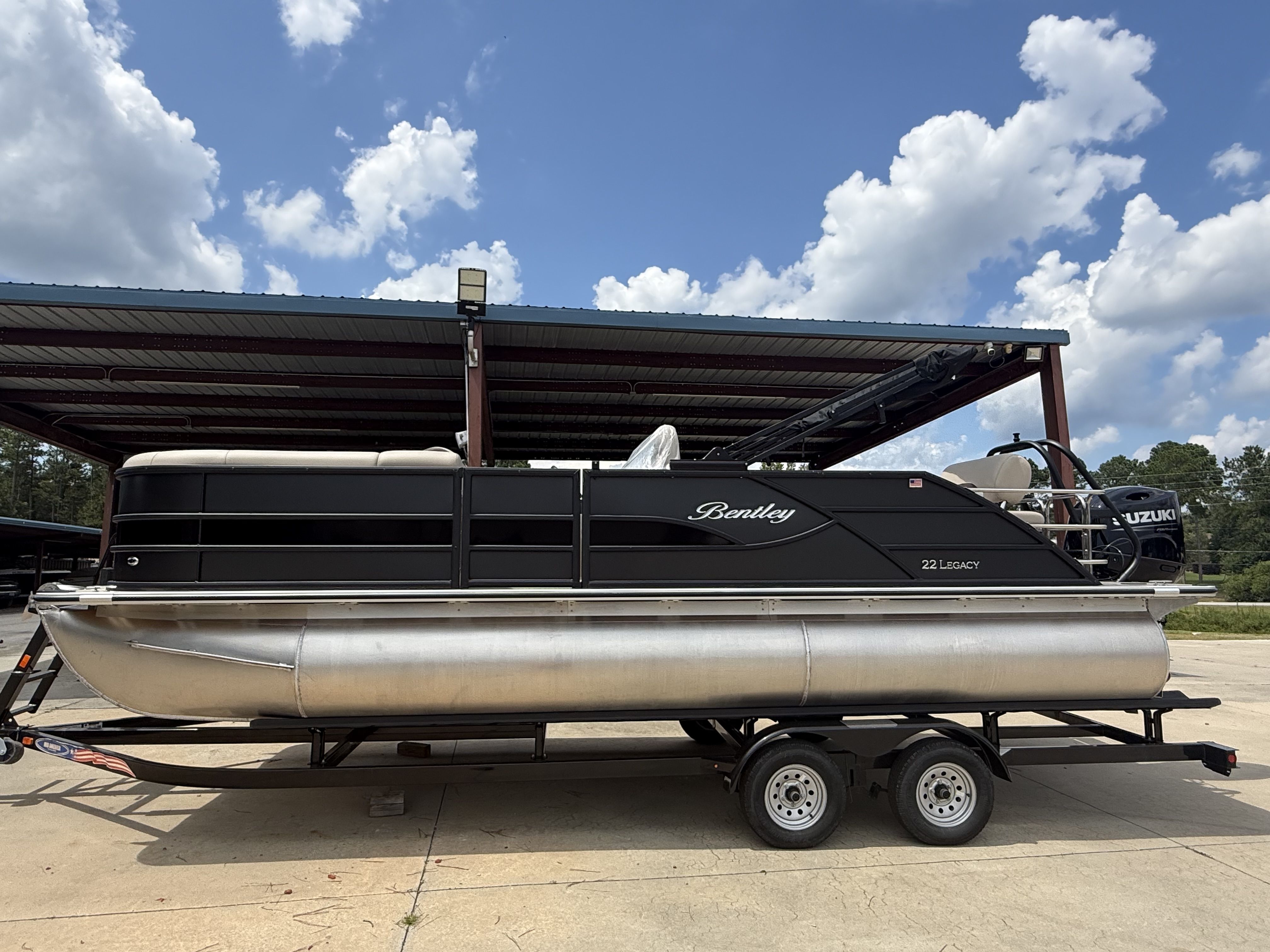 Bentley Pontoons Legacy Quad Swing Back 223