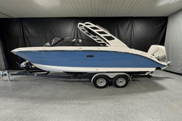 2025 Sea Ray SDX 250 Outboard