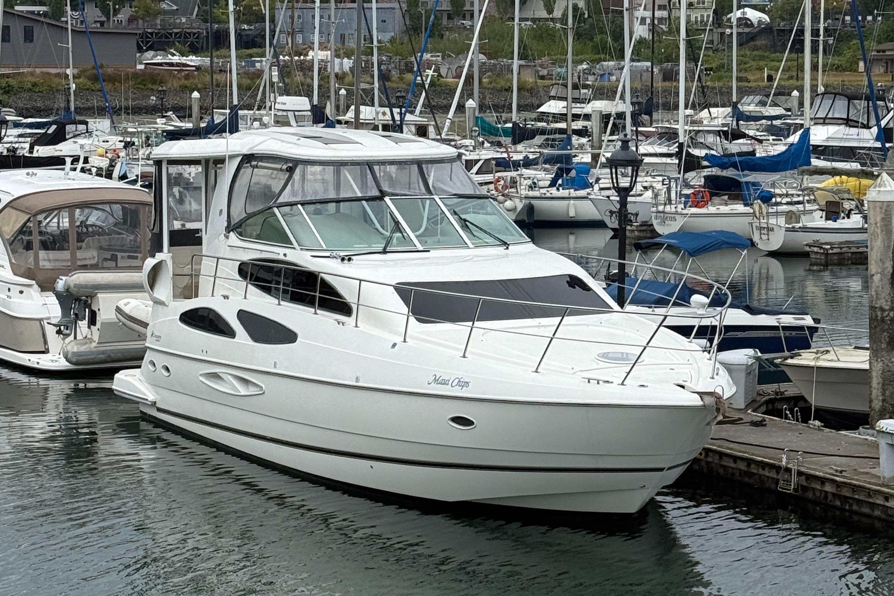 2004 Cruisers Yachts 455 Express Motor Yacht