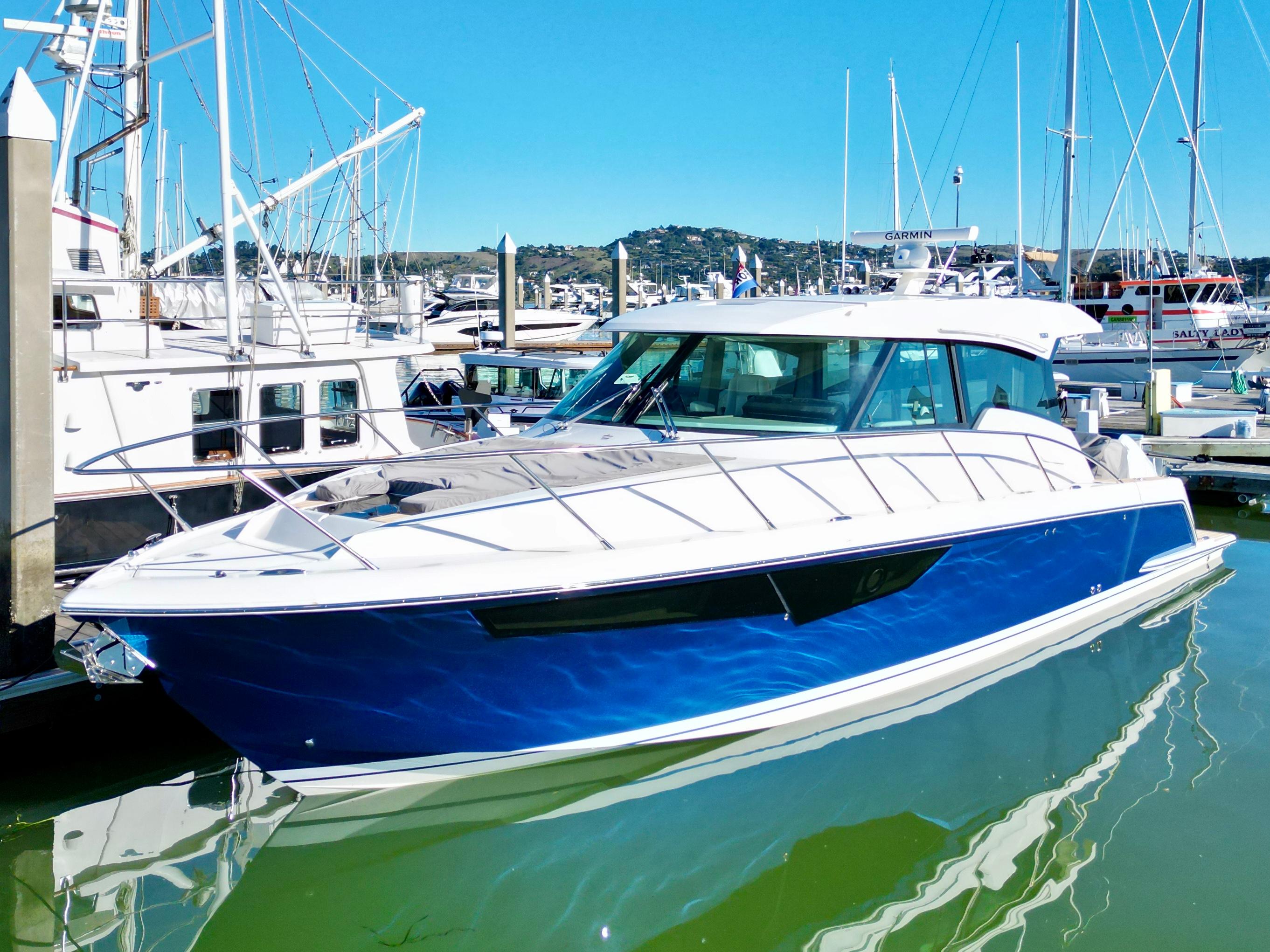 Tiara Yachts 43 LE 2025 Tiara Yachts 43 LE docked in a marina, showcasing sleek design and modern features.