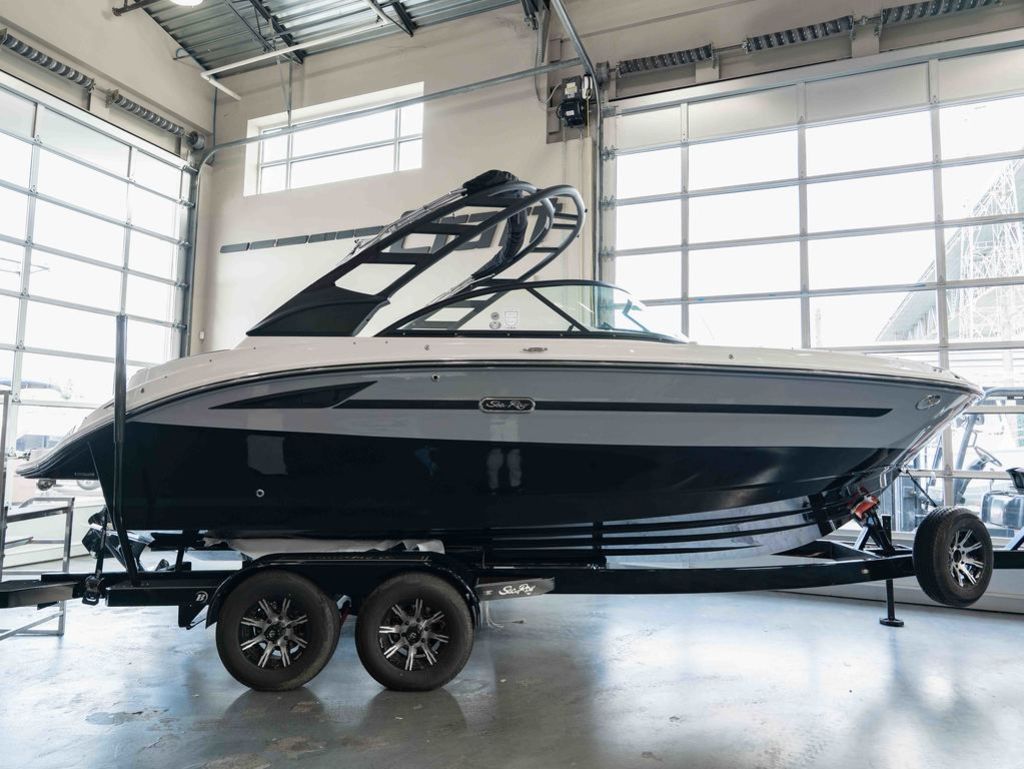 2026 Sea Ray SDX 230 Surf