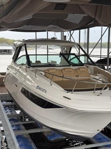 2020 Sea Ray 320 Sundancer