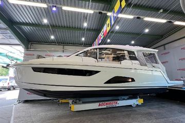 2017 Sealine C330