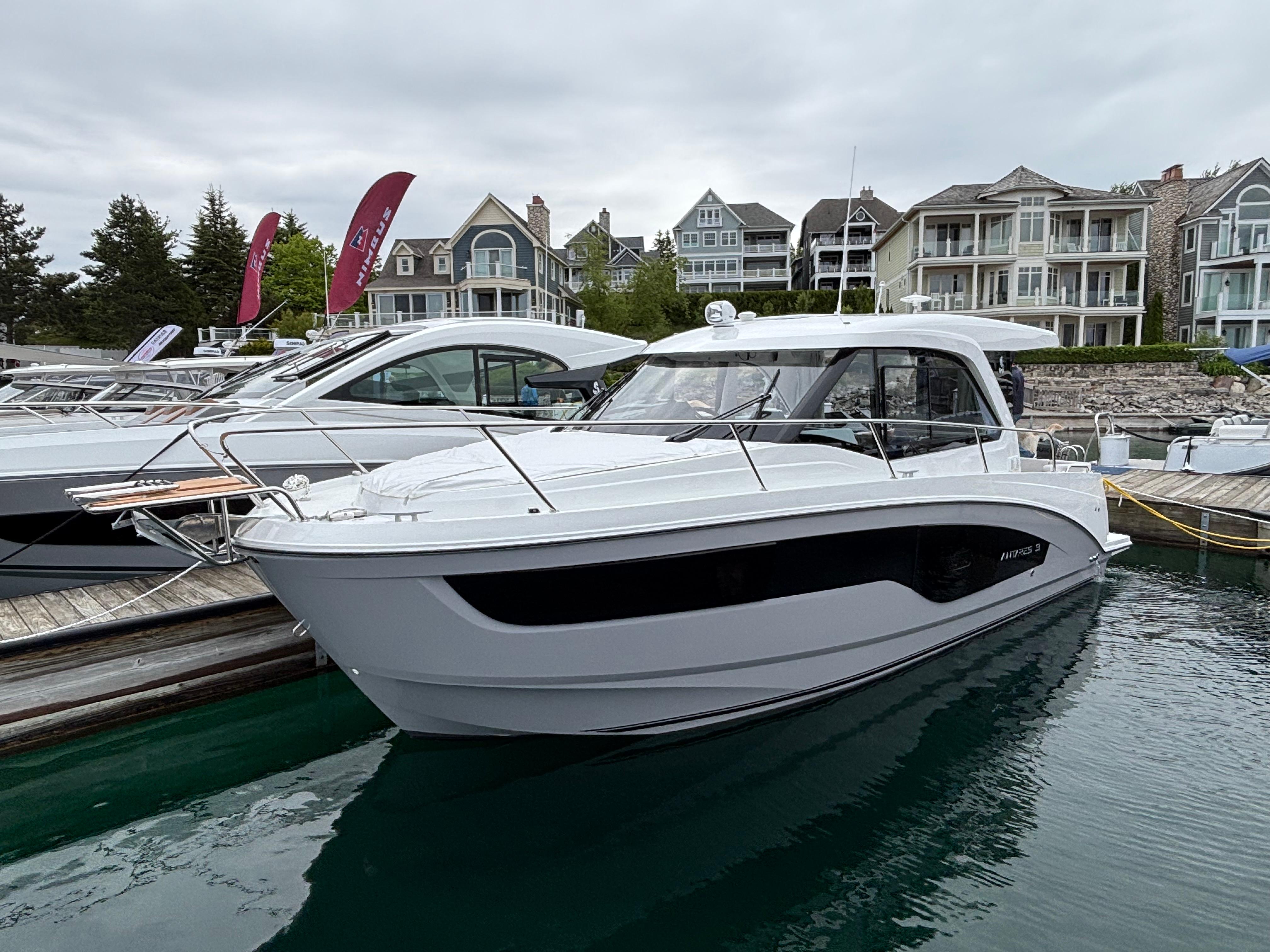 2025 Beneteau Antares 9