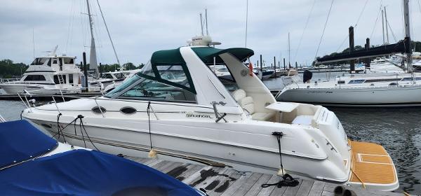 Sea Ray 290 Sundancer 1999 Sea Ray 290 Sundancer docked at marina, featuring sleek design and spacious deck.