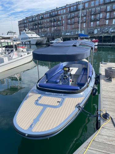 2024 Vision Marine Technologies Fantail 217