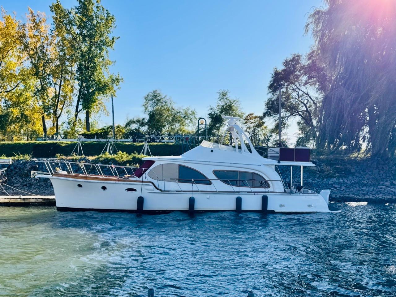 2017 Custom UNIQUE TRAWLER TYPE COLOMBAGE