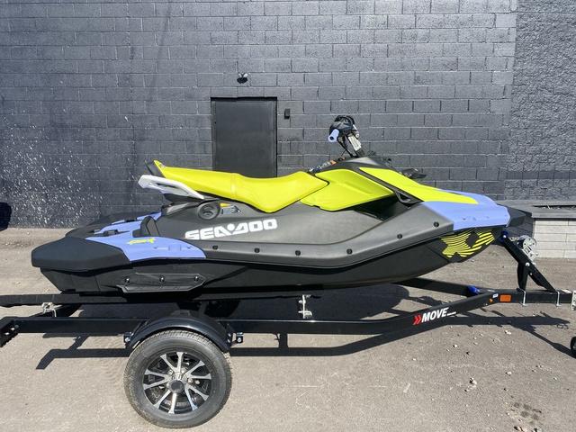 2024 Sea-Doo Spark® Trixx™ for 3 Rotax® 900 ACE™ - 90 iBR