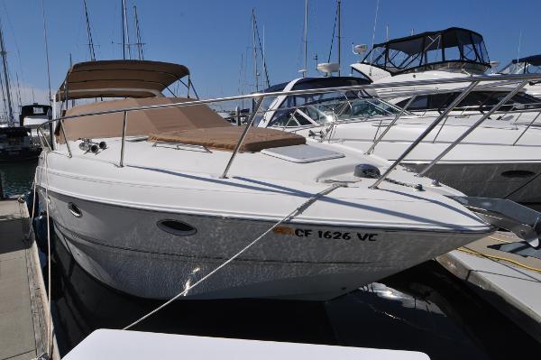 2002 Larson Cabrio 330 Mid Cabin