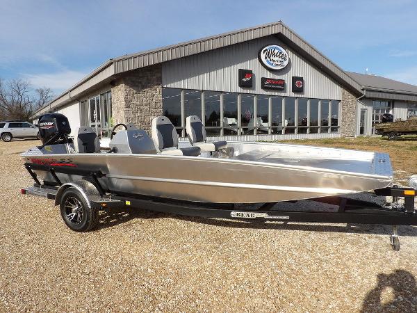 Blazer 1752 SS 2025 Blazer 1752 SS boat on trailer outside dealership building.