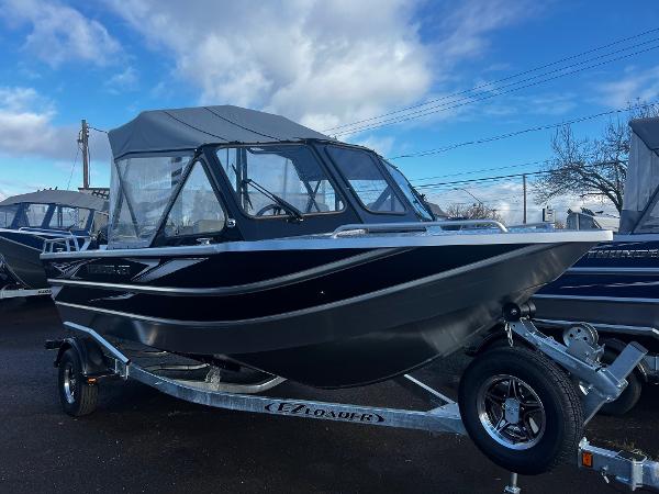 Thunder Jet 185 Luxor 2025 Thunder Jet 185 Luxor boat on trailer, under cloudy sky.
