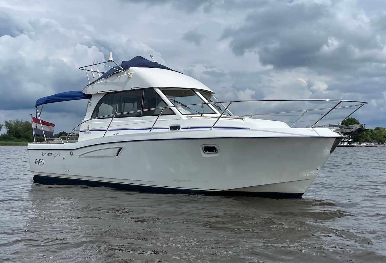 Beneteau Antares 9