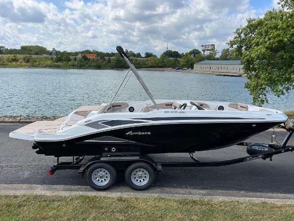 2024 Hurricane SunDeck Sport 205 IO
