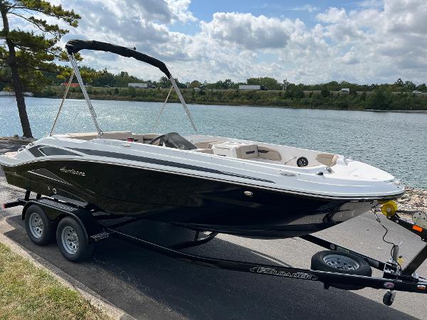2024 Hurricane SunDeck Sport 205 IO