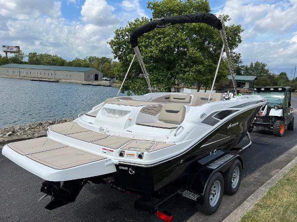2024 Hurricane SunDeck Sport 205 IO