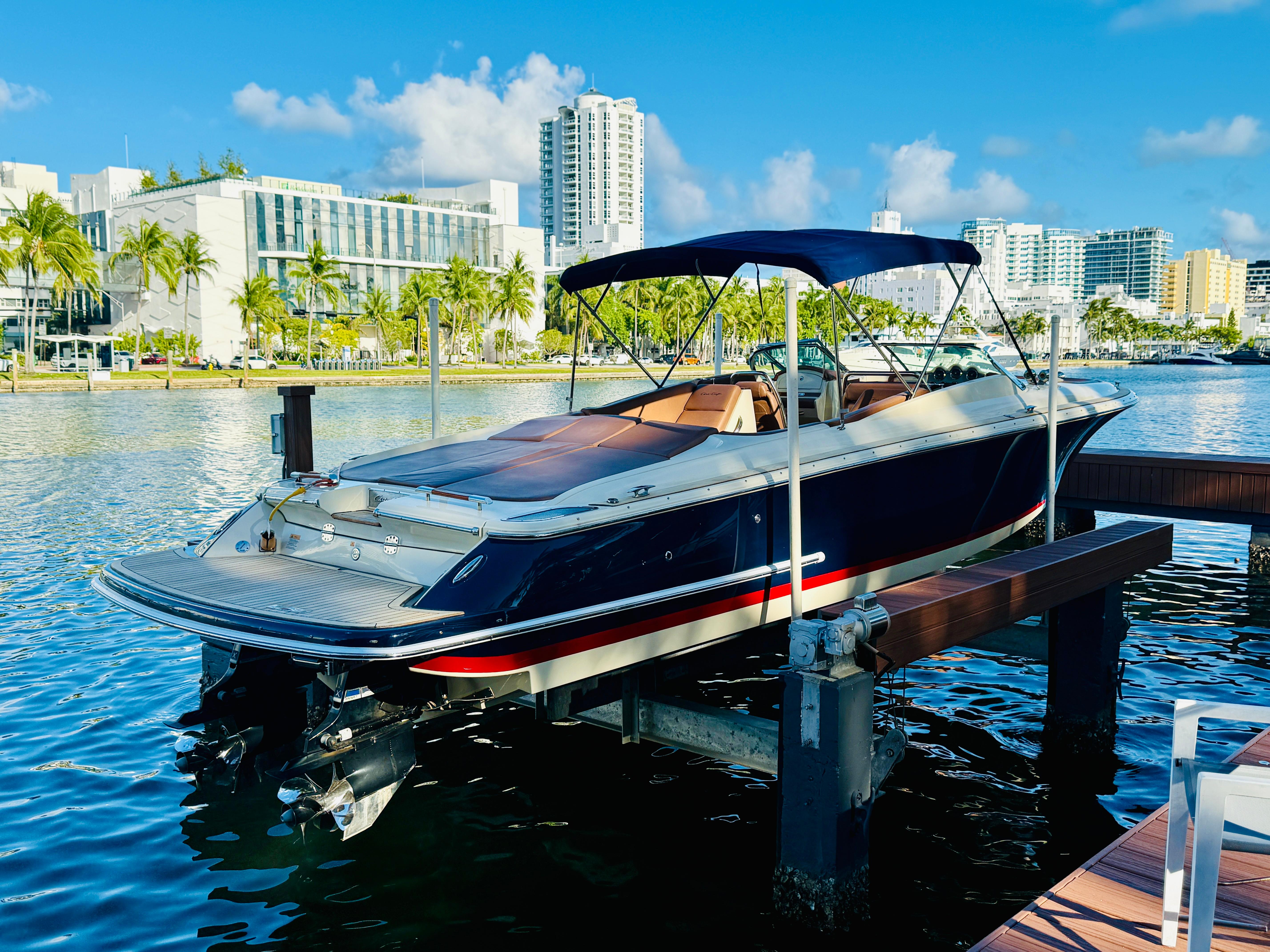 2015 Chris-Craft Launch 32