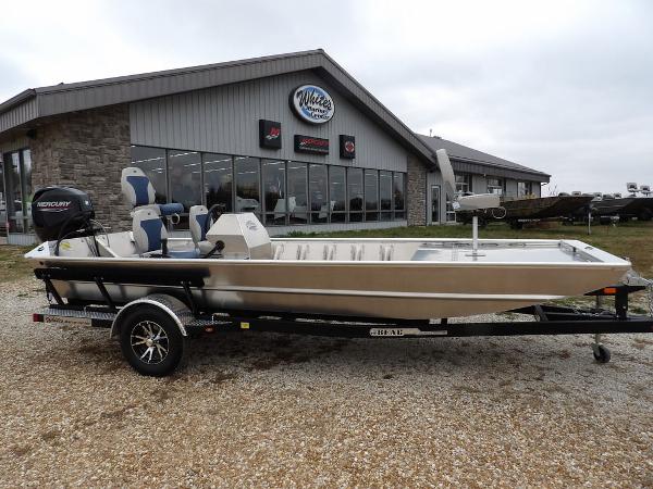 Blazer 1752 SC 2025 Blazer 1752 SC boat on trailer outside dealership.