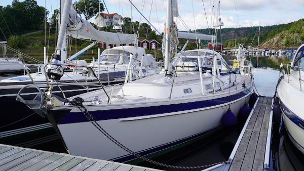 Hallberg-Rassy 43