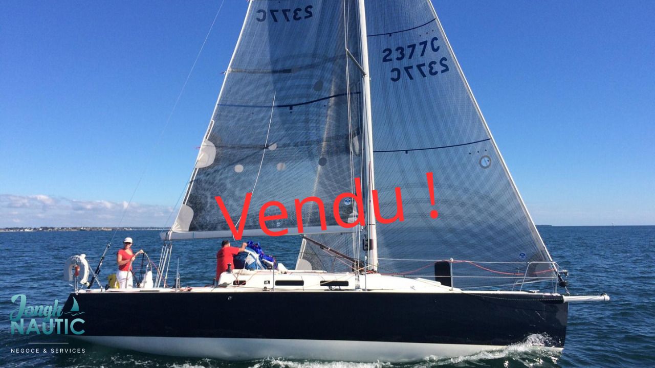 J Boats J/109 2004 J Boats J/109 sailing on open water, marked "Vendu" indicating it's sold.