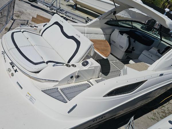 2015 Sea Ray 350 SLX