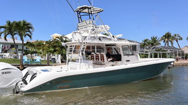 2019 Everglades 435 Center Console