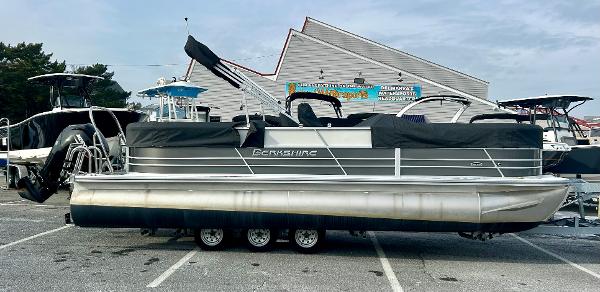 Berkshire 24RFX LE 2.75 2024 Berkshire 24RFX LE 2.75 pontoon boat parked in a marina.