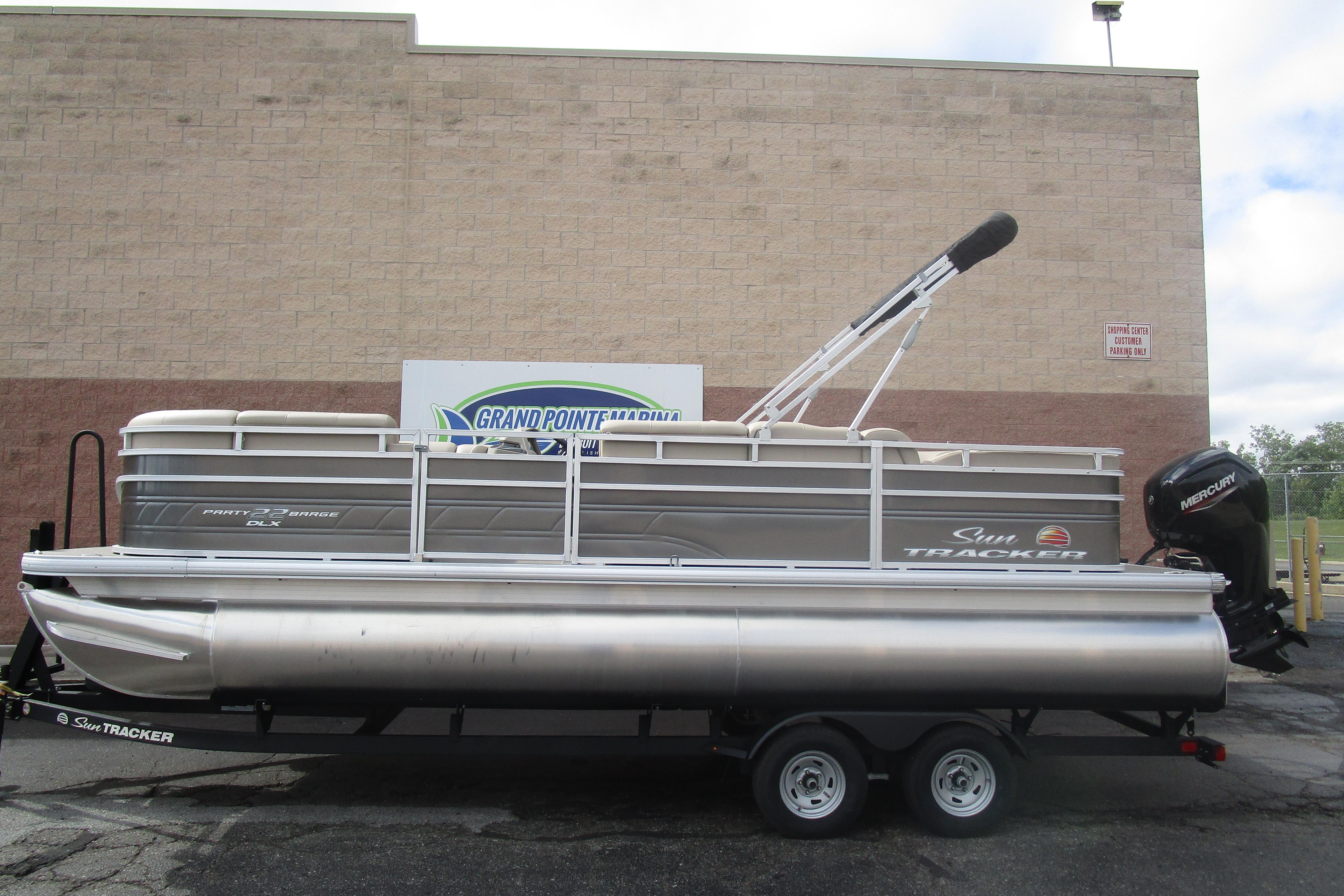 2025 Sun Tracker PB 22 RF